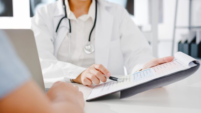 hasil pemeriksaan dokter - apa perbedaan kista dan kanker payudara?