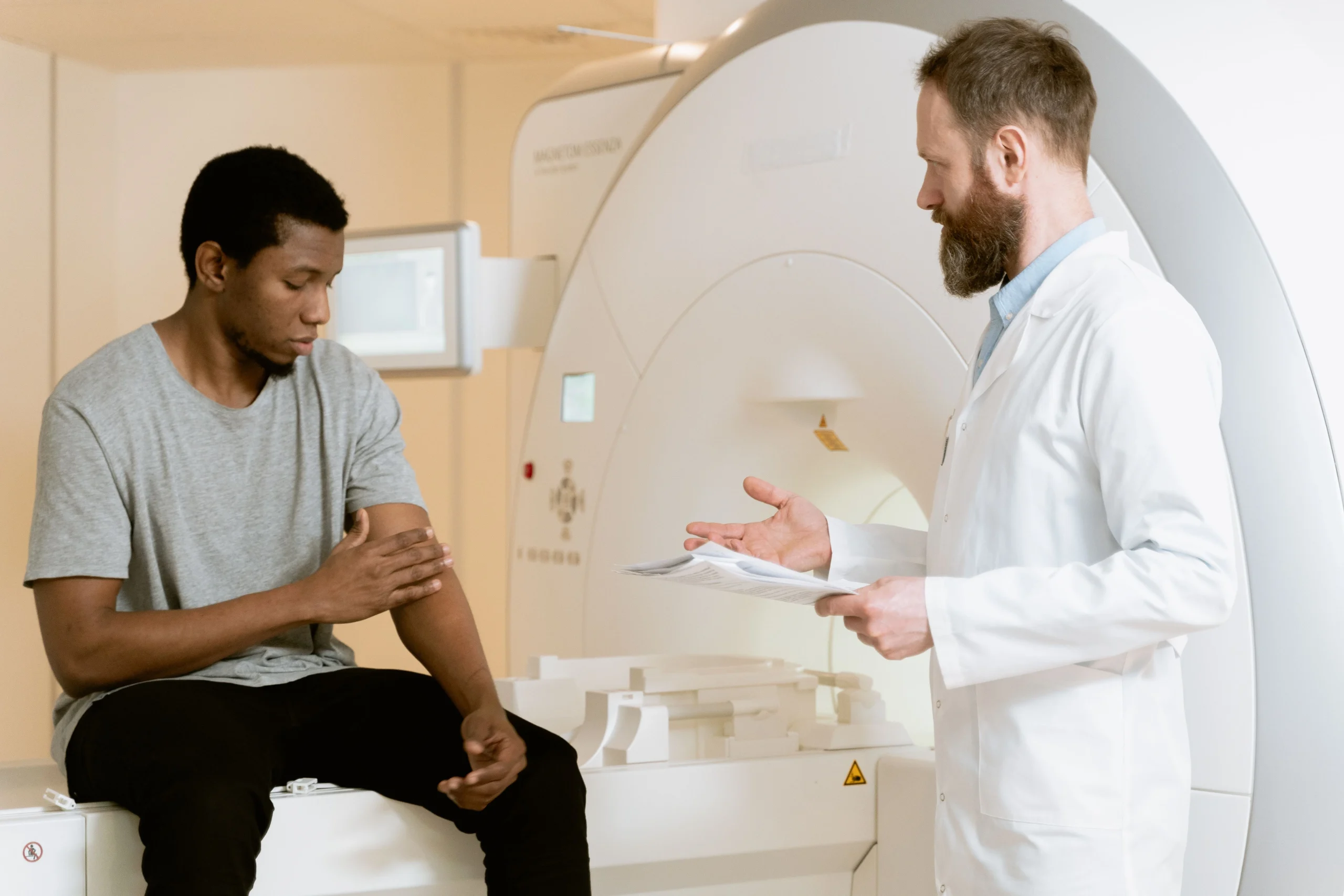 pasien menggunakan pet scan
