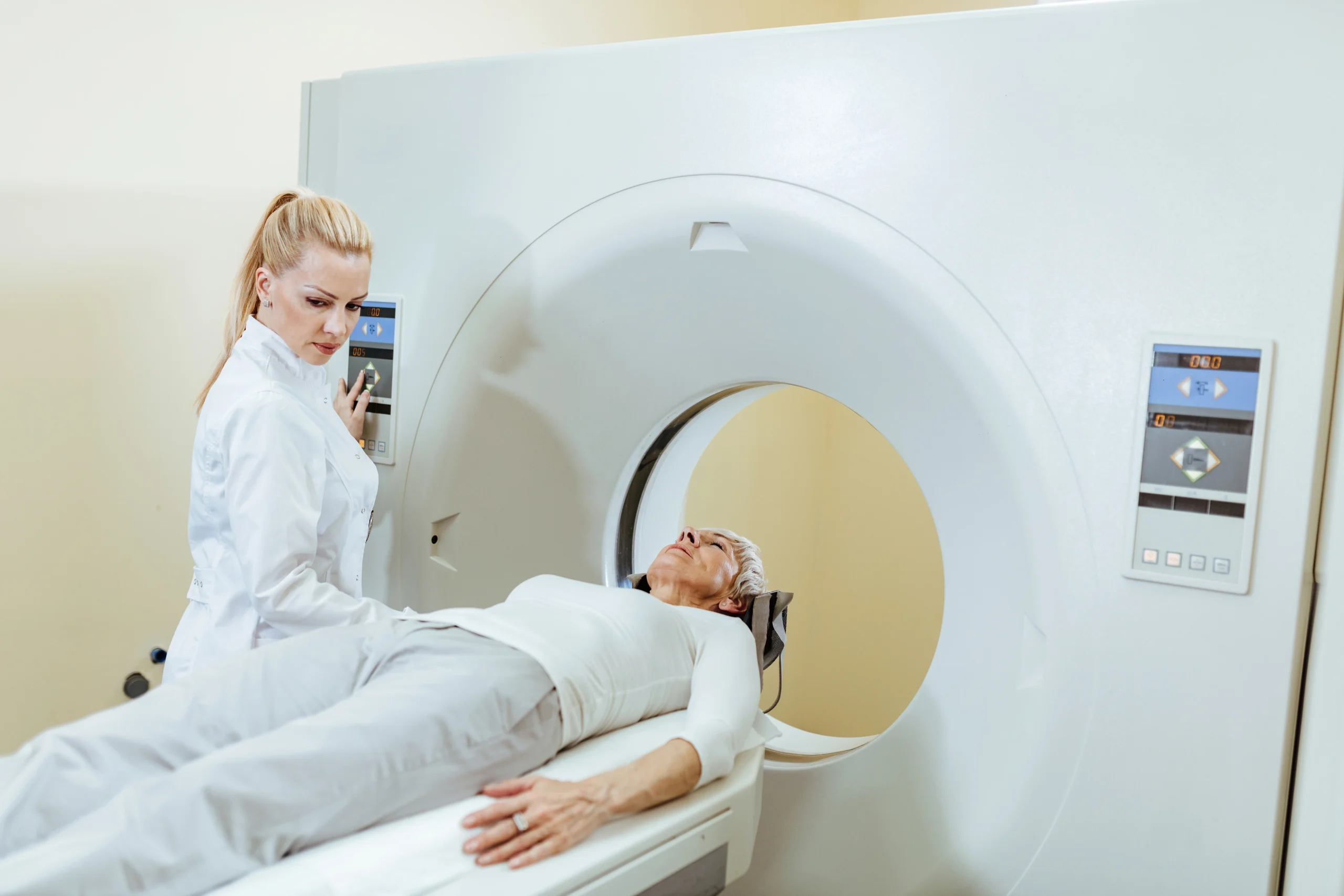 pasien di ruang pet scan